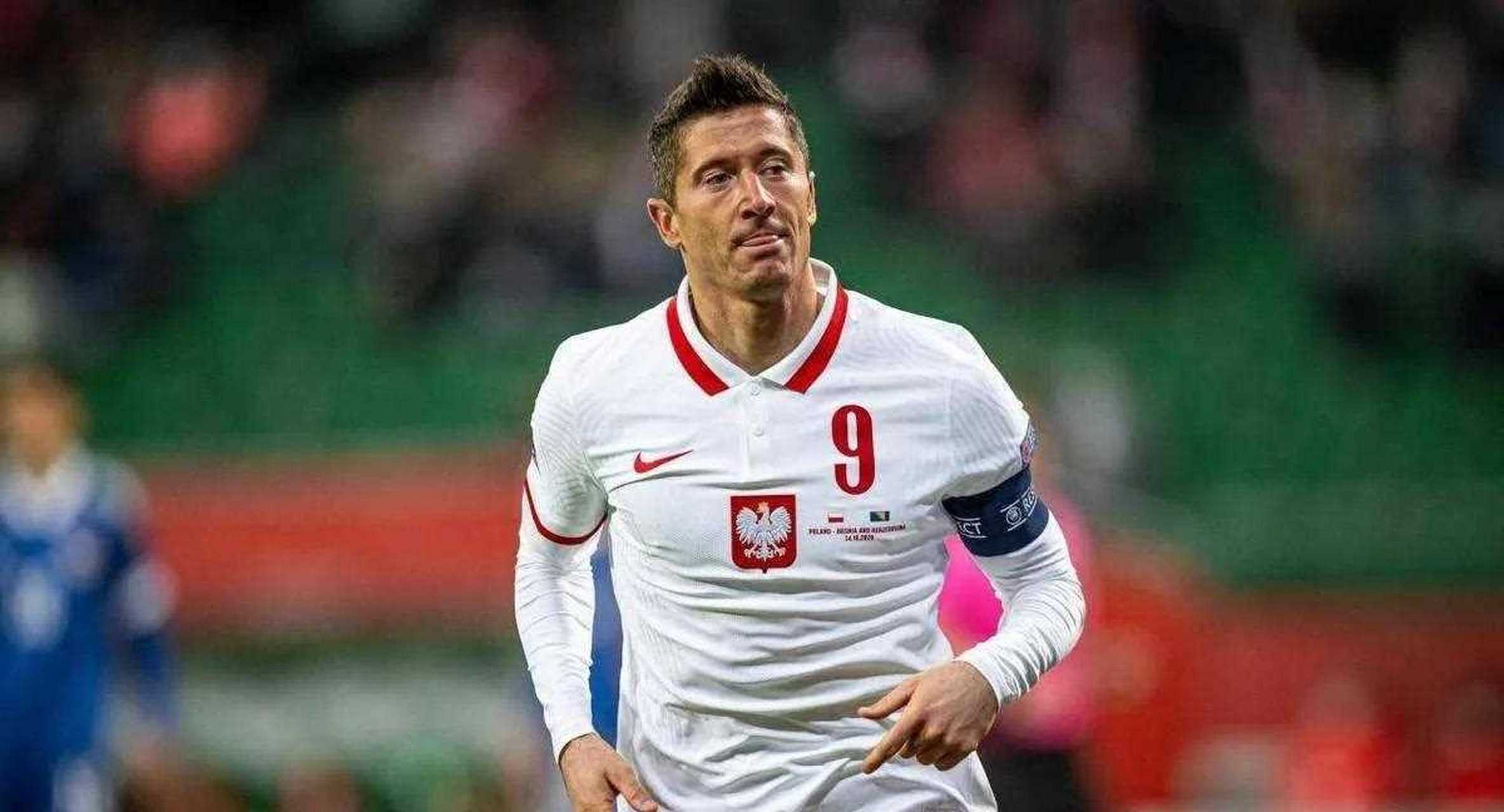 九游-莱万多夫斯基回归赛场，势不可挡首场状态亮眼，拜仁观众沸腾！的简单介绍